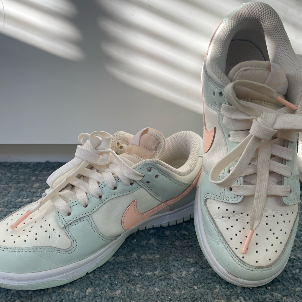 AUTHENTIC NIKE Wmns Dunk Low 'Barely Green'